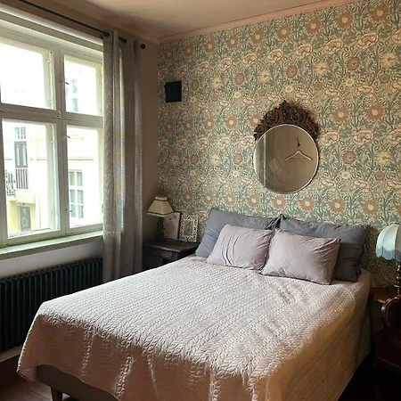 Artbeat Station Apartment
